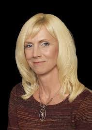 Rebecca Menard's Instagram, Twitter & Facebook