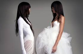 Kisur richtet sich an alle frauen unabhängig von alter, größe und gewicht. Vera Wang Rtw Spring 2021 Wwd