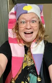 Is the QKSR FOH role at Pizzafari in DAK a good role and are the costumes  cute?