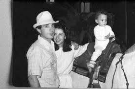 Diferentes medios internacionales revelaron los documentos desclasificados del departamento de estado de estados unidos relacionan al expresidente álvaro uribe vélez con el cartel de medellín de pablo escobar. La Foto Falsa De Uribe Y Escobar Que Se Hizo Viral