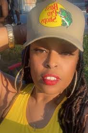 Shad Gill's Instagram, Twitter & Facebook