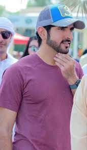 Hamdan bin mohammed bin rashid al maktoum was born on14 november 1982 in dubai, united arab emirates, to sheikh mohammed bin rashid al maktoum and his senior wife sheikha hind bint maktoum bin juma al maktoum as their second son out of 12 children. Dubai Hrh Sheiks Hamdan Bin Mohammed Bin Rashid Al Maktoum Cheers Teams At The Gov Games June5fives Ø§Ù„ÙƒØ³Ù†Ø¯Ø±Ø§