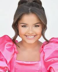 Elizabeth Ahmed's Instagram, Twitter & Facebook