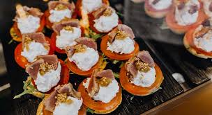 Idéal pour être dressé en quelques secondes et pour régaler tous les gourmands, le buffet froid est incontestablement le roi des réceptions. Buffet Sucre Sale Original Et Facile Les Recettes Astuces Et Idees I Blog Ma Maison Beko