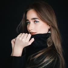 Angelina Geiger's Instagram, Twitter & Facebook