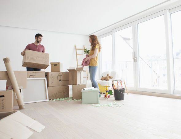 Chuyển nhà toàn quốc: Những điều cần biết khi vận chuyển đồ đạc đường dài