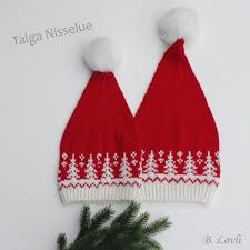Start med å strikke denne nisseluen som kan. Beas Strikke Design Taiga Nisseluer