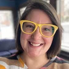 Randi Simons's Instagram, Twitter & Facebook