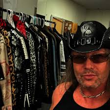 Did I over pack !?! See you guys at #theshow #raidingtherockvault tomorrow  night… #stevehott #singer #songwriter #vocalist #musician #rocker  #entertainer #hardrock #hardrockcafe #lasvegas #lasvegasstrip #9thisland  #aloha #🤘🏼🤩🤘🏼🎤🎸