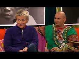 Nya rsfest hos lars lerin och junior. Lars Lerin Och Manoel Junior Marques Om Aktuell Fotoutstallning Malou Efter Tio Tv4 Lar