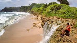 Menjadi salah satu pantai terbaik, anda bisa menemukan pantai sine dengan pemandangan sunrise indah. 15 Pantai Di Tulungagung Yang Bagus Dan Lagi Hits 2019 Explore Tulungagung