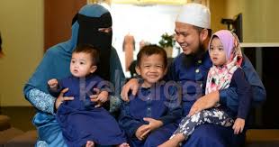 Kisah sedih ibu & ayah ustaz ebit lew. Ini Rahsia Ustaz Ebit Lew Bagaimana Menghidupkan Amalan Sunnah Rasulullah Dalam Keluarga Keluarga