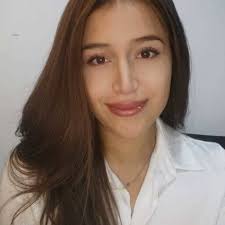 Evelin Mora's Instagram, Twitter & Facebook