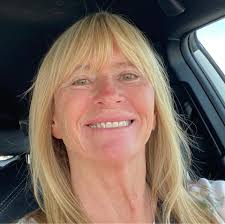 What kibble food is recommended for Rhodesian Ridgebacks with sensitive  stomachs?