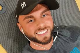 Chris z 1. edycji „Hotel Paradise” pochwalił się romantycznymi wakacjami z  nową dziewczyną. Fani: „pasujecie do siebie”