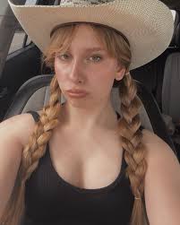 Riley Spence's Instagram, Twitter & Facebook