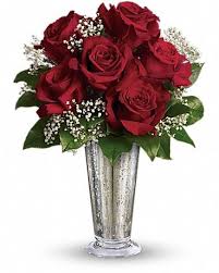 Teleflora S Kiss Of The Rose In Glenview Il Hlavacek Florist Of Glenview Red Rose Arrangements Rose Arrangements Red Rose Bouquet