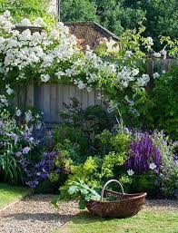 Cottage garden design english garden design french cottage garden small english garden design jardin english country gardens garden an english garden. Pin By Salla On Gardens Cottage Garden Design Traditional Garden Beautiful Gardens