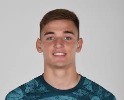 Hubert Graczyk signs professional contract; added to Arsenal's Europa  League squad