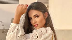 6thStreet Online Shopping With Influencer