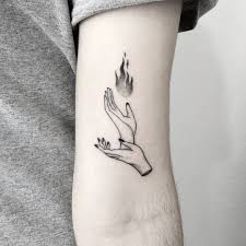 812 Likes 17 Comments Vitoria Vilela Tattoo Vv Tattoo On Instagram Fire Walk With Me Muito Obrigada Raf Line Art Tattoos Flame Tattoos Fire Tattoo
