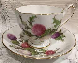 Makes a wonderful gift or display. Queen Anne English Bone China Cup And Saucer Kitchen Dining Home Living Kromasol Com