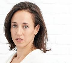 Julie Farris's Instagram, Twitter & Facebook