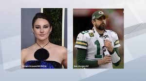 The 'big little lies' star confirmed that she is spoken for and has been engaged to green bay packers quarterback aaron rodgers for a while now. Shailene Woodley Talks About Engagement To Aaron Rodgers On Tonight Show