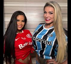 Foto: Andressa Urach e Gabriela Souza reproduziram a guerra clássica do  futebol, conhecida como Gre-Nal, em novo pornô - Purepeople