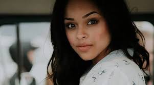 Amercian horror story, anthologique et révolutionnaire dans son genre, est une série dramatique d'horreur créée et produite par ryan murphy et brad falchuk. Epingle Sur F Pics Ideas Book