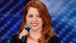Noémi is an italian singer who rose to fame on the television reality show x factor in 2008 before embarking on a solo career the following. Noemi Irriconoscibile In Queste Foto Il Cambiamento E Incredibile