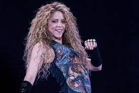 Born 2 february 1977) is a colombian singer and songwriter. Shakira Fans In A Frenzy Think She S Coming Out As Lesbian