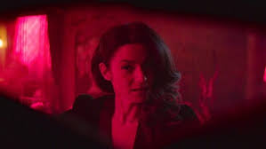 Il n'aura pas fallu attendre bien longtemps avant le retour de sabrina spellman (kiernan shipka), puisque moins de deux mois après la mise en ligne de la première saison de les nouvelles aventures de sabrina, netflix nous gratifie d'un épisode spécial pour les fêtes de fin d'année. Regarder Les Nouvelles Aventures De Sabrina Saison 1 Episode 11 En Streaming Complet Vostfr Vf Vo Betaseries Com