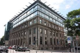 You See The Building Of The Stuttgart Stock Exchange I Noticed This Striking Frontage Because Of Its S Skyscraper Architecture Building Architecture Old