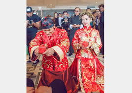 Angelababy wanted to prove that all the rumors are fake so she visited plastic surgeon to prove that she is all natural. Wedding Ceremony Of Huang Xiaoming And Angelababy 19 Chinadaily Com Cn