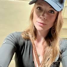 Man bravely rescues wolf from trap, using a stick. (music from source)