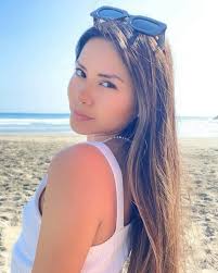 Karen Monroy's Instagram, Twitter & Facebook