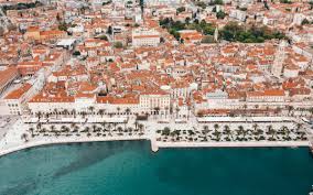 Republika hrvatska) er et land i europa som grenser mot adriaterhavet i sørvest, slovenia i nordvest, ungarn i nord samt serbia. Tips Til Kroatia Kroatia Europa Anbefaling Fra Reiseeksperten