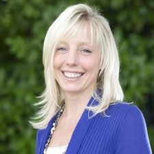 Lynn Kearney's Instagram, Twitter & Facebook