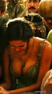 Discover Eaton's Nude Allure - A Treasury of Her Intimate Images!