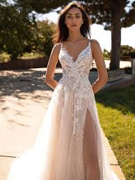 Hilfreiche tipps für den verkauf. Brautmode Bei Mode Max Hansen Lassige Brautkleider Brautmode Hochzeit Kleidung