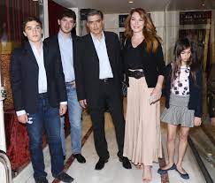 Μιχάλης οικονομάκος 25.04.2021 | 06:31. Nikos Eyaggelatos Tatiana Stefanidoy Sto 8eatro Me Ta Paidia Toys Instyle Gr