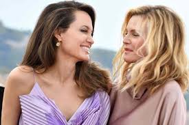 Michelle pfeiffer was an american actress born on april 29, 1958 in santa ana, california. Us Report Angelina Jolie Falls For Michelle Pfeiffer New Idea Magazine