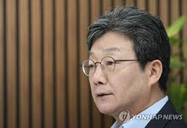 서울=뉴시스 정윤아 기자 = 국민의힘 대권주자인 유승민 전 의원은 2일 경쟁자인 윤석열 전 검찰총장이 손바닥에 임금왕(王)자를 써서 tv토론회에 . ì¼ë¬¸ì¼ë‹µ ìœ ìŠ¹ë¯¼ ìœ¤ì„ì—´ ë°•ê·¼í˜œ êµ¬ì† êµ¬í˜• ì£¼ì²´ ì•„ë‹Œê°€ ì—°í•©ë‰´ìŠ¤