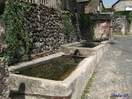 Espalion Calmont Aveyron Lavoir Dans Le Hameau Les Fontaines Water Feature Fontaine De Jardin
