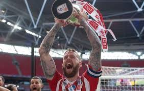 Med pontus andersson och evyn redar. Monk Fan Follows Through With Bum Tattoo