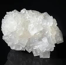 Halita O Nome De Um Mineral Que Voce Tem Em Casa Sal Sal De Cozinha Nacl Cristais Grandes De Halita Sao Muito Bonitos V Cristais Mineral Cozinha Sala