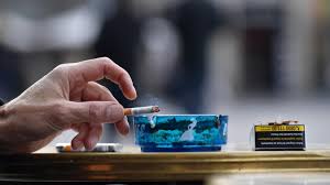 L'industrie de la vape touchée par le coronavirus. Cigarettes Vapotage Et Covid 19 Fumer Protege T Il La Fumee Contagieuse Ce Qu On Sait Deja