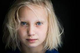 In systemsprenger spielte helena zengel ein wildes, zartes mädchen, das durch alle maßnahmen der jugendhilfe rutscht. Helena Zengel Filmportal De