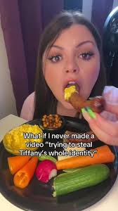 Eating @Domino's Pizza Canada with Demure Elegance